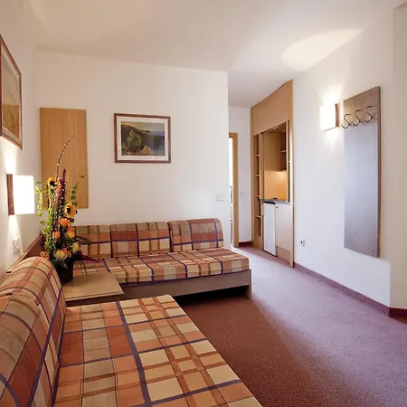 Ξενοδοχείο Hl Rondo 4*