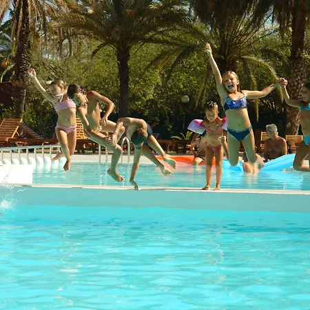 Hl Rondo فندق 4*